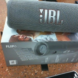 JBL Flip 6 Bluetooth speaker in box (no usb cord)